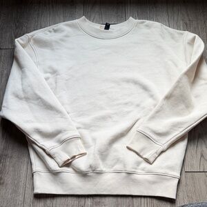 Universal thread cream crewneck